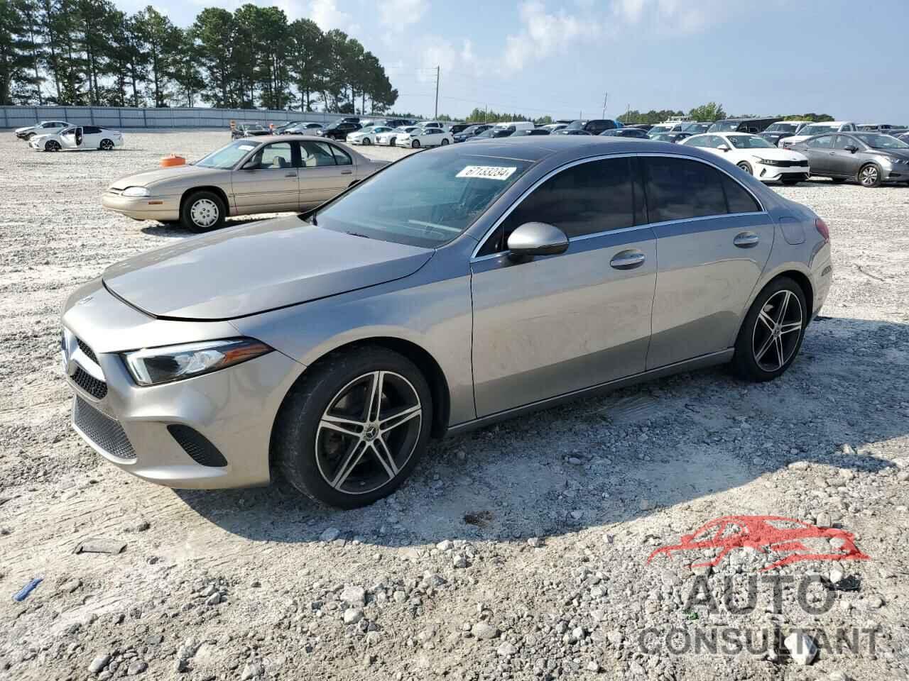 MERCEDES-BENZ A-CLASS 2019 - WDD3G4FB5KW020646