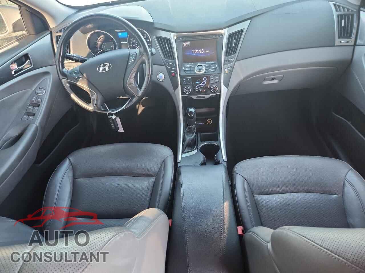 HYUNDAI SONATA 2013 - KMHEC4A47DA089258