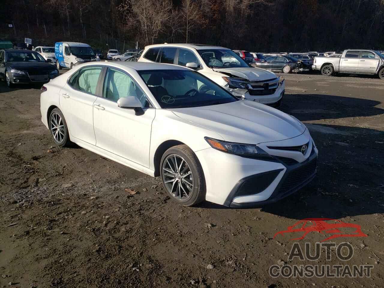 TOYOTA CAMRY 2021 - 4T1G11AK4MU441660