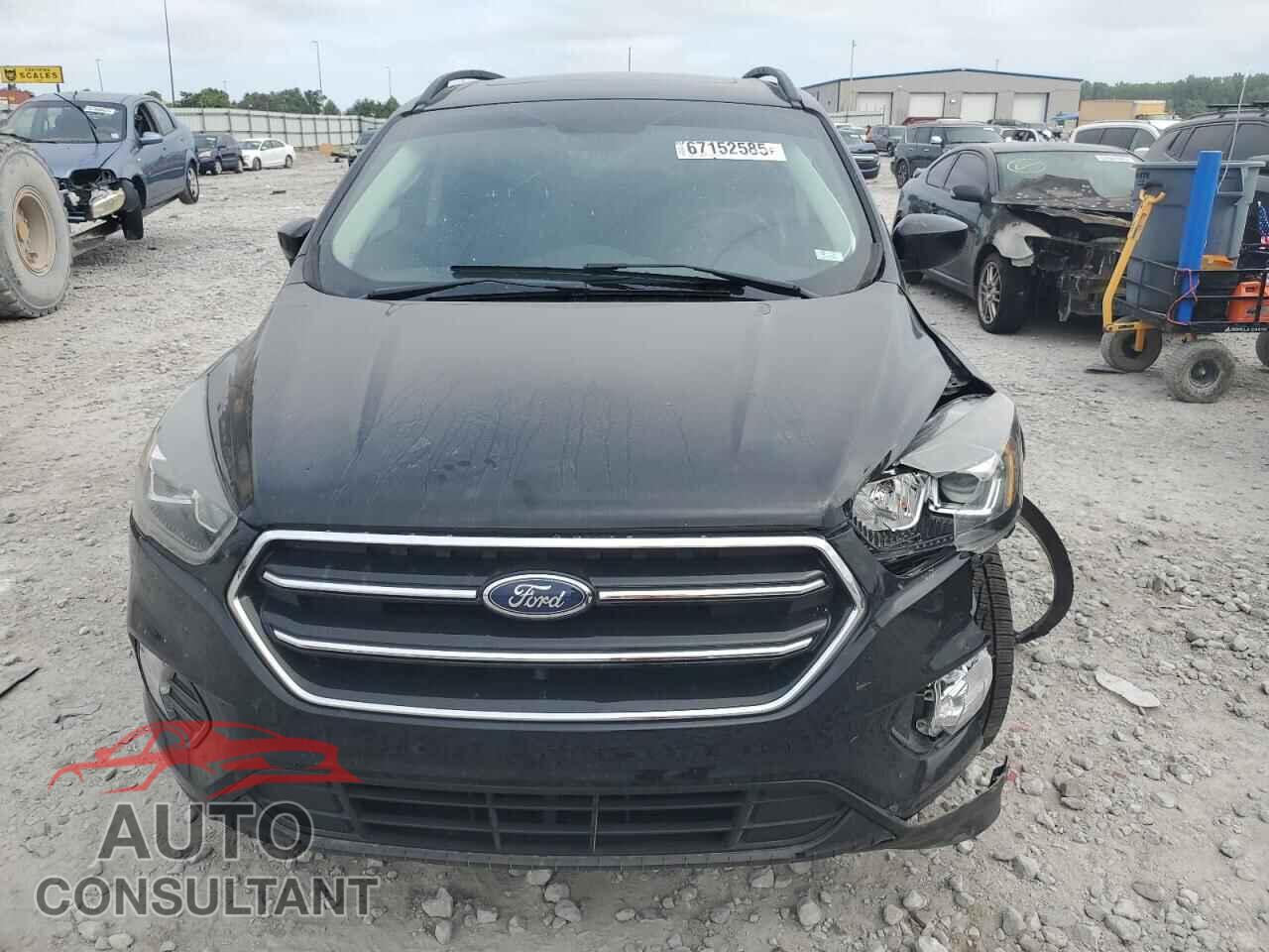 FORD ESCAPE 2017 - 1FMCU9G91HUF07533