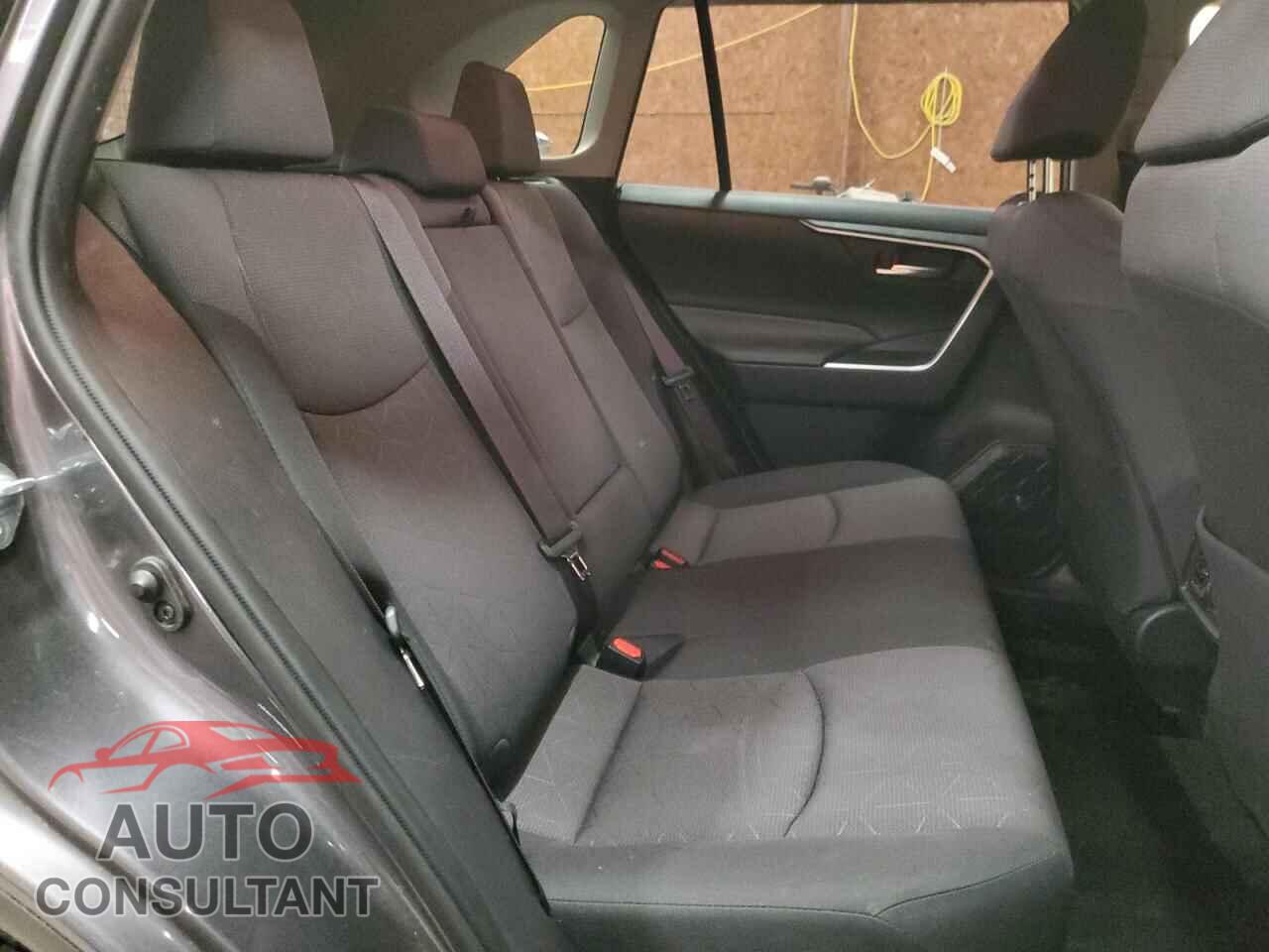 TOYOTA RAV4 2019 - JTMP1RFV0KD517295