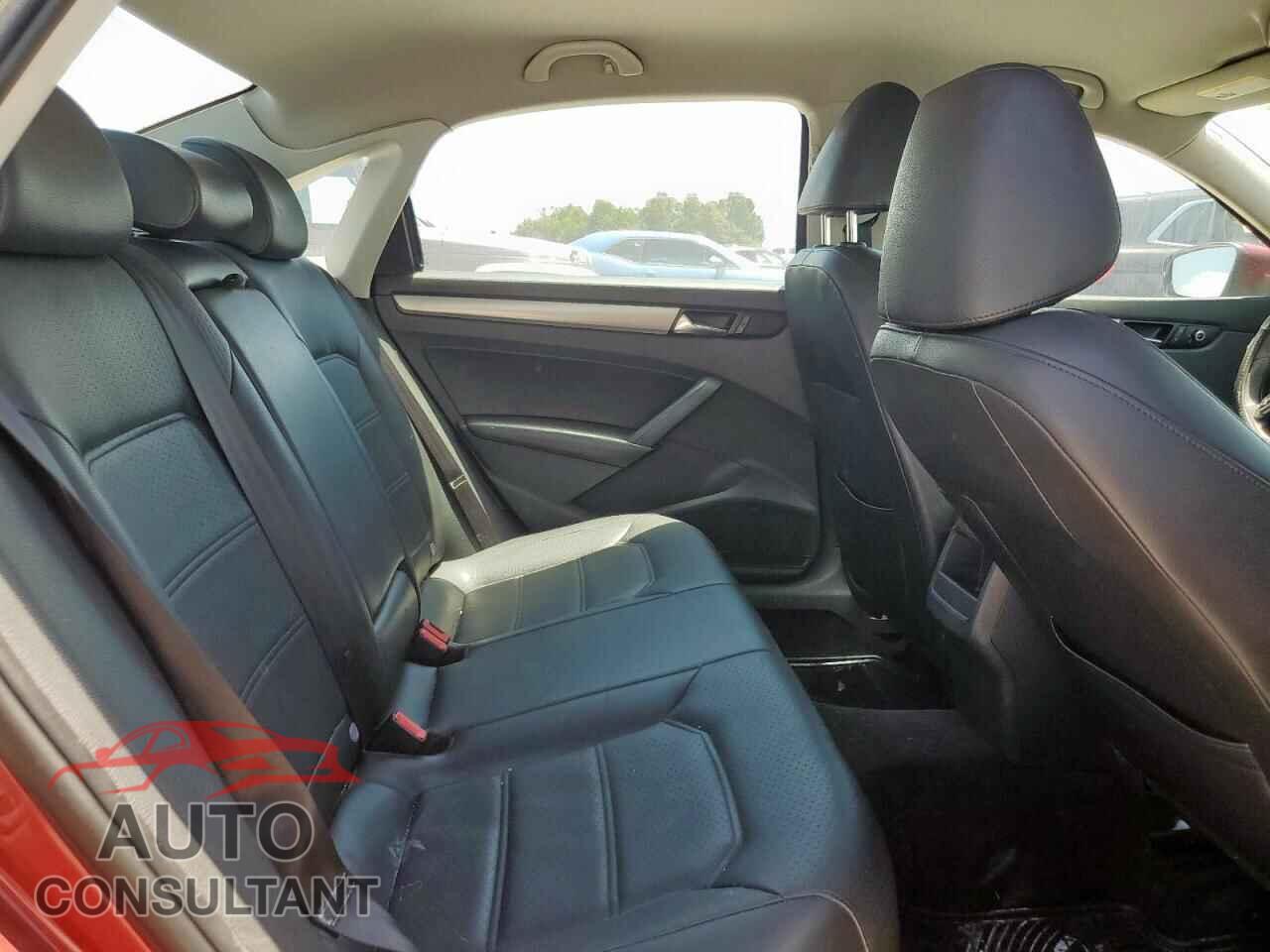 VOLKSWAGEN PASSAT 2015 - 1VWAT7A38FC012219