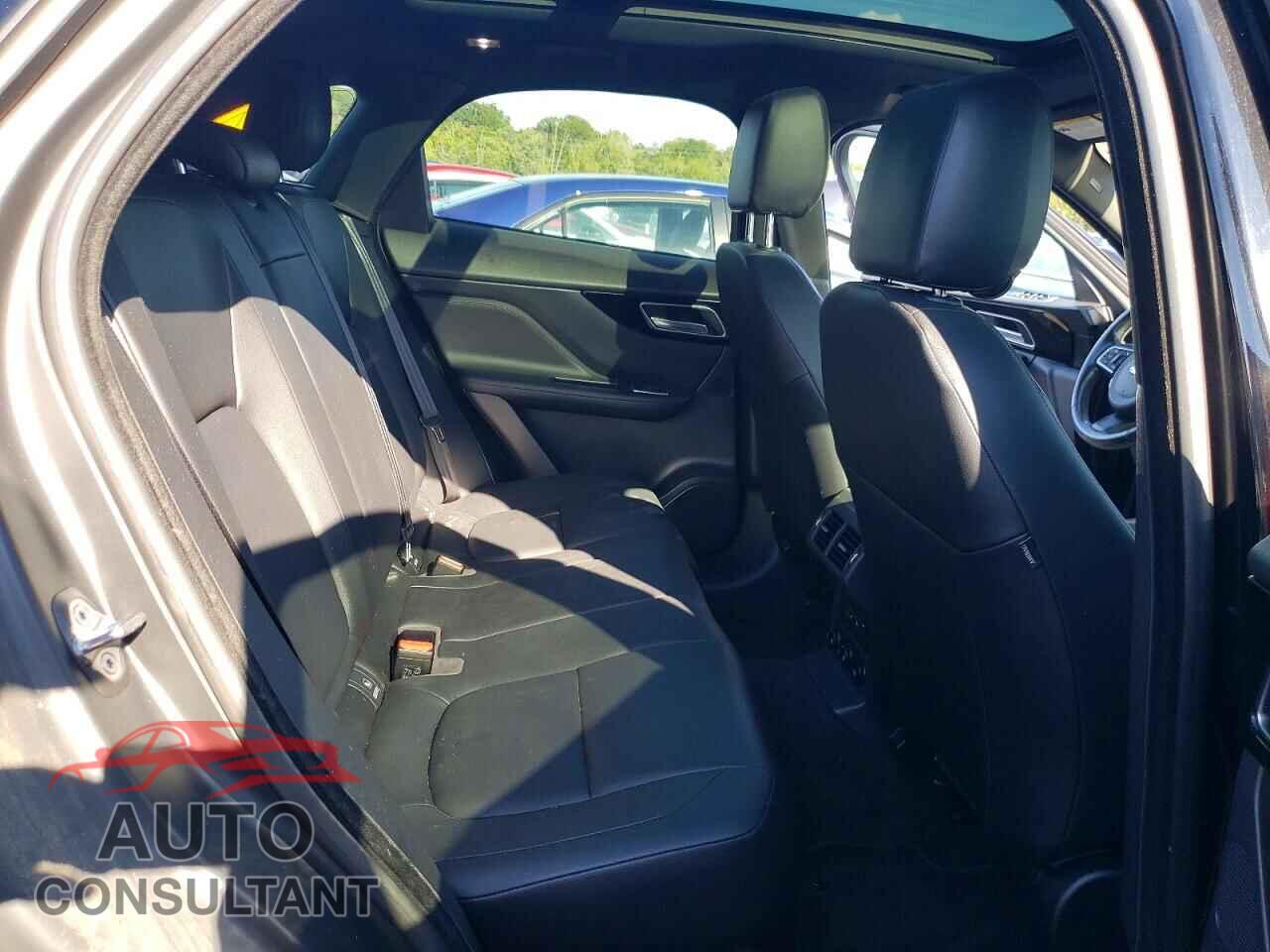 JAGUAR F-PACE 2018 - SADCJ2FX6JA273695