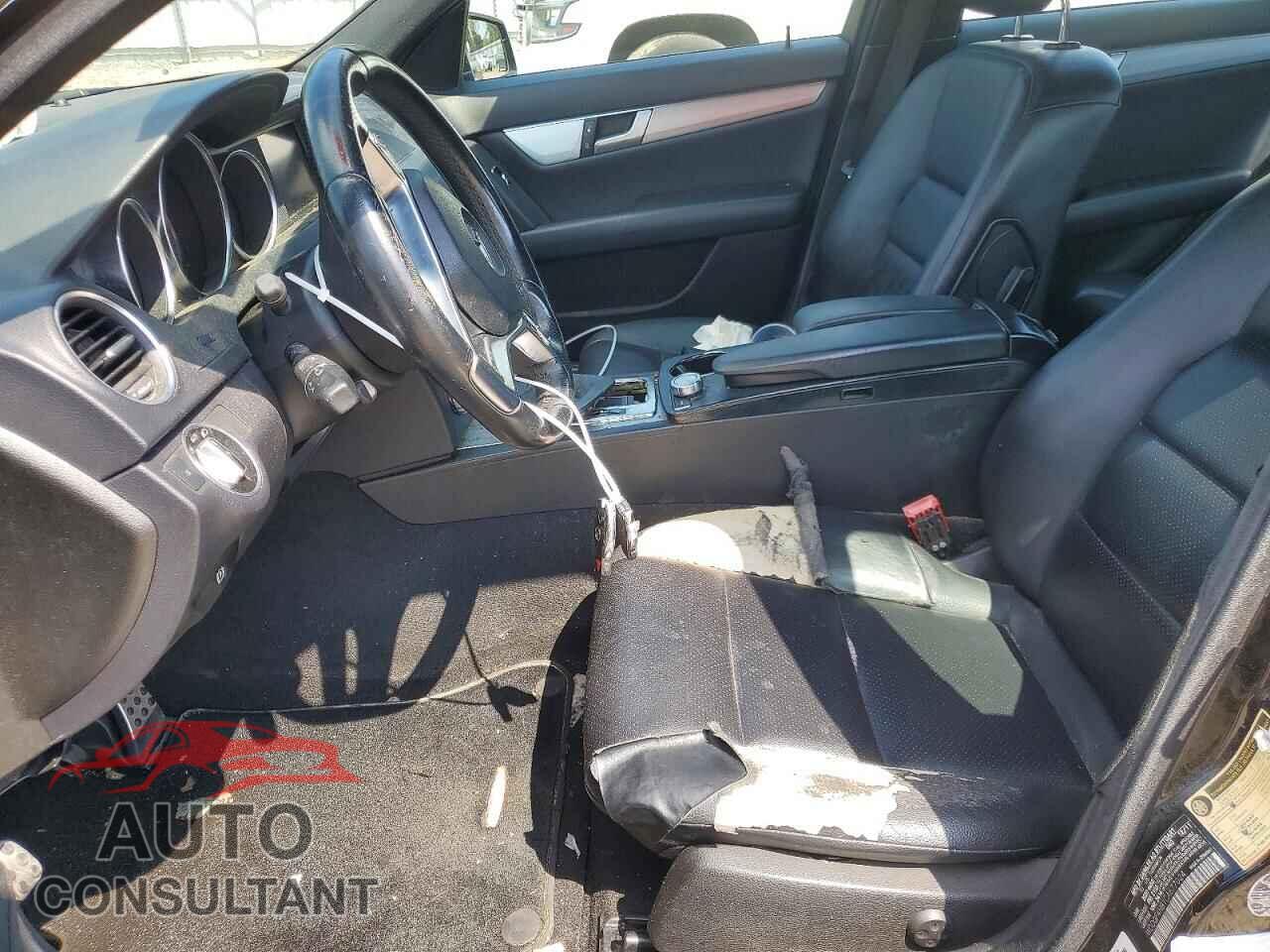 MERCEDES-BENZ C-CLASS 2012 - WDDGF4HB1CA677024