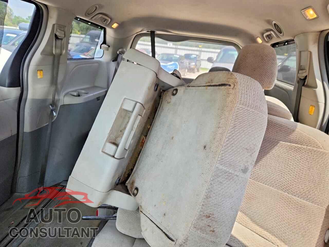 TOYOTA SIENNA 2013 - 5TDKK3DC9DS380855