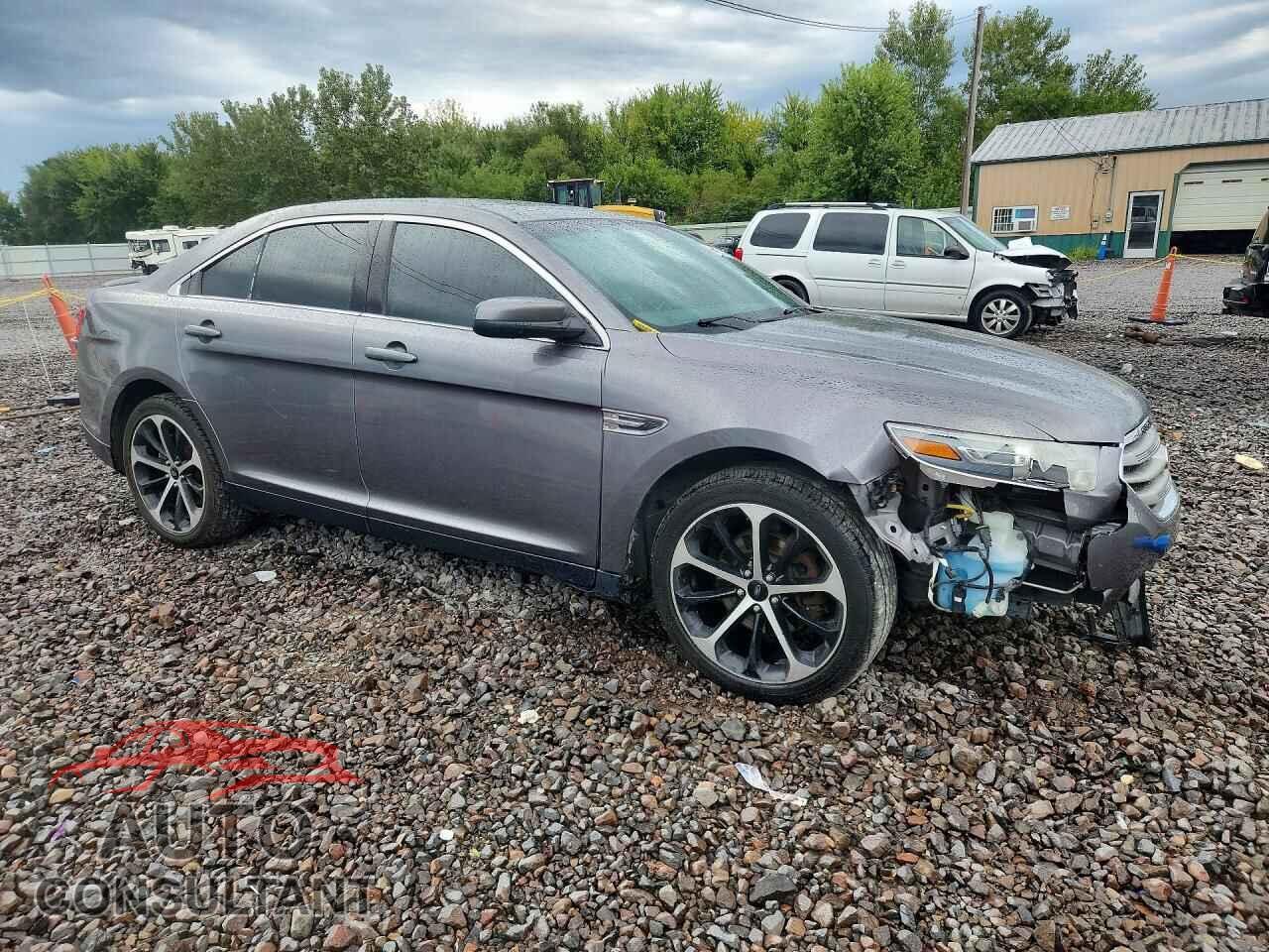 FORD TAURUS 2014 - 1FAHP2E82EG117320