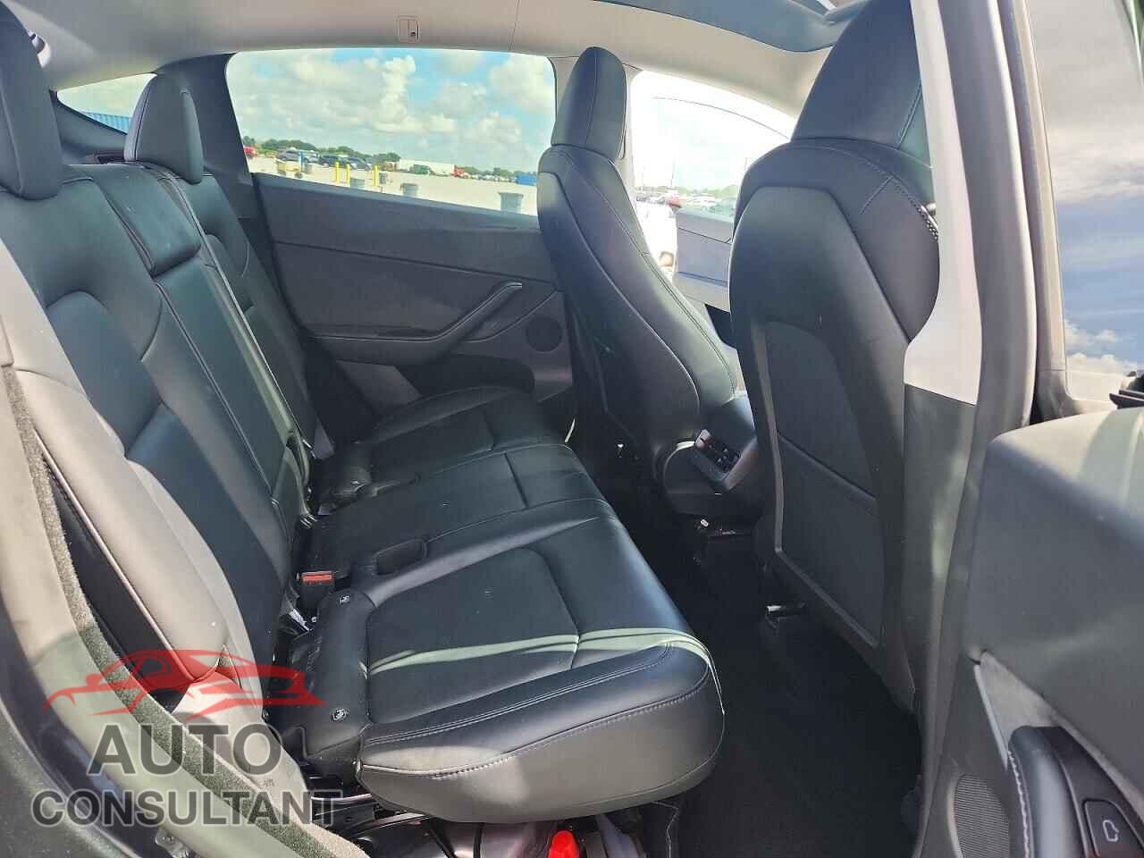 TESLA MODEL Y 2024 - 7SAYGDEE4RF032767