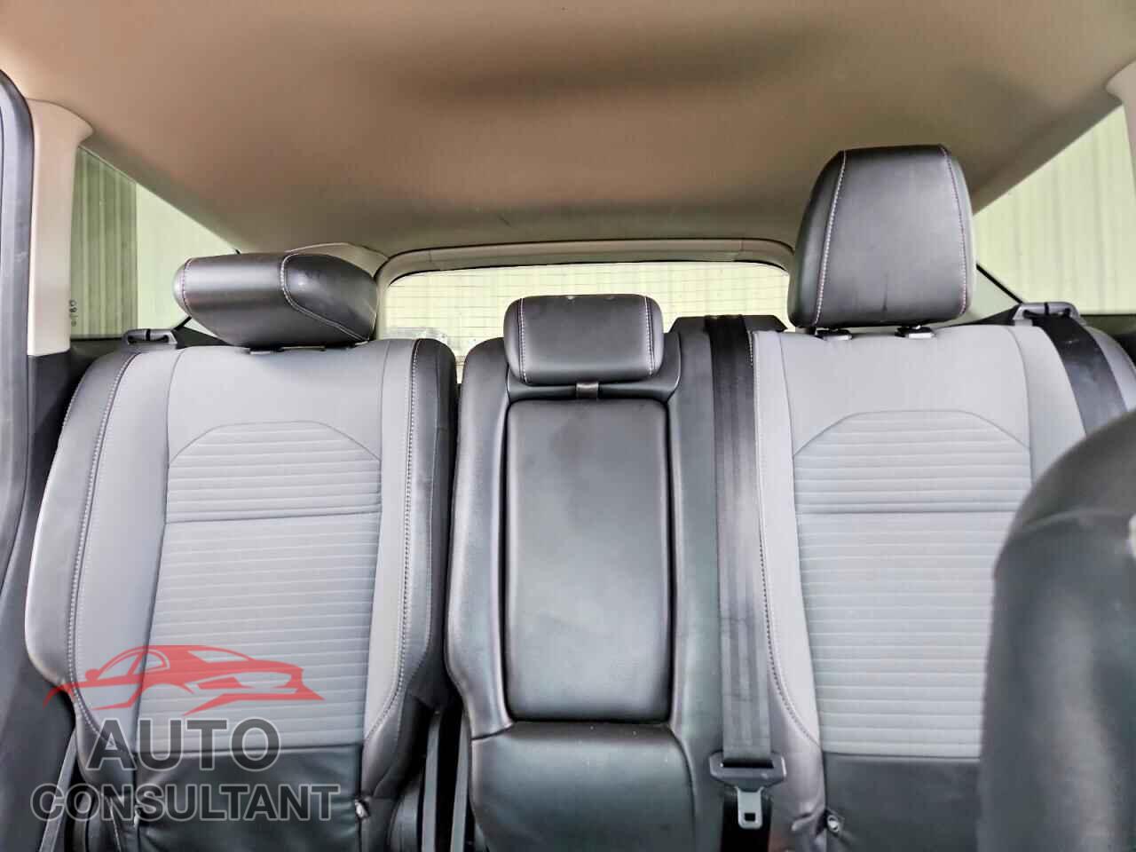 FORD ESCAPE 2019 - 1FMCU0GD0KUC20403
