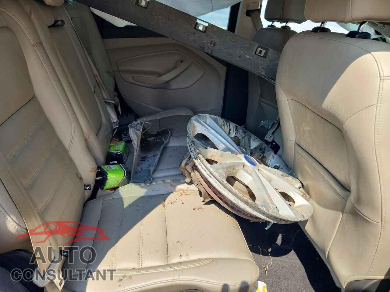 FORD ESCAPE 2017 - 1FMCU9GD5HUE08279