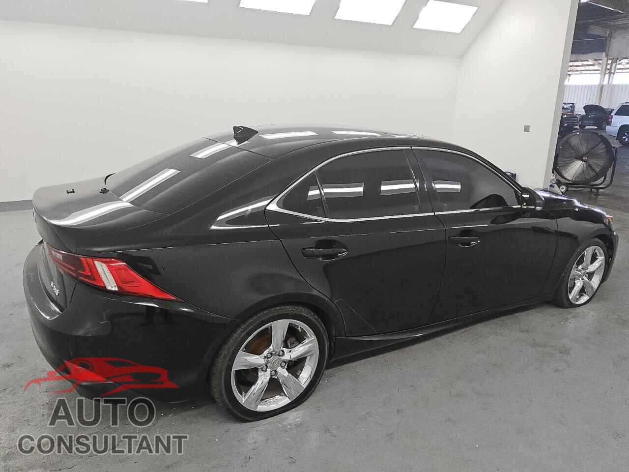 LEXUS IS 2014 - JTHBE1D20E5003372