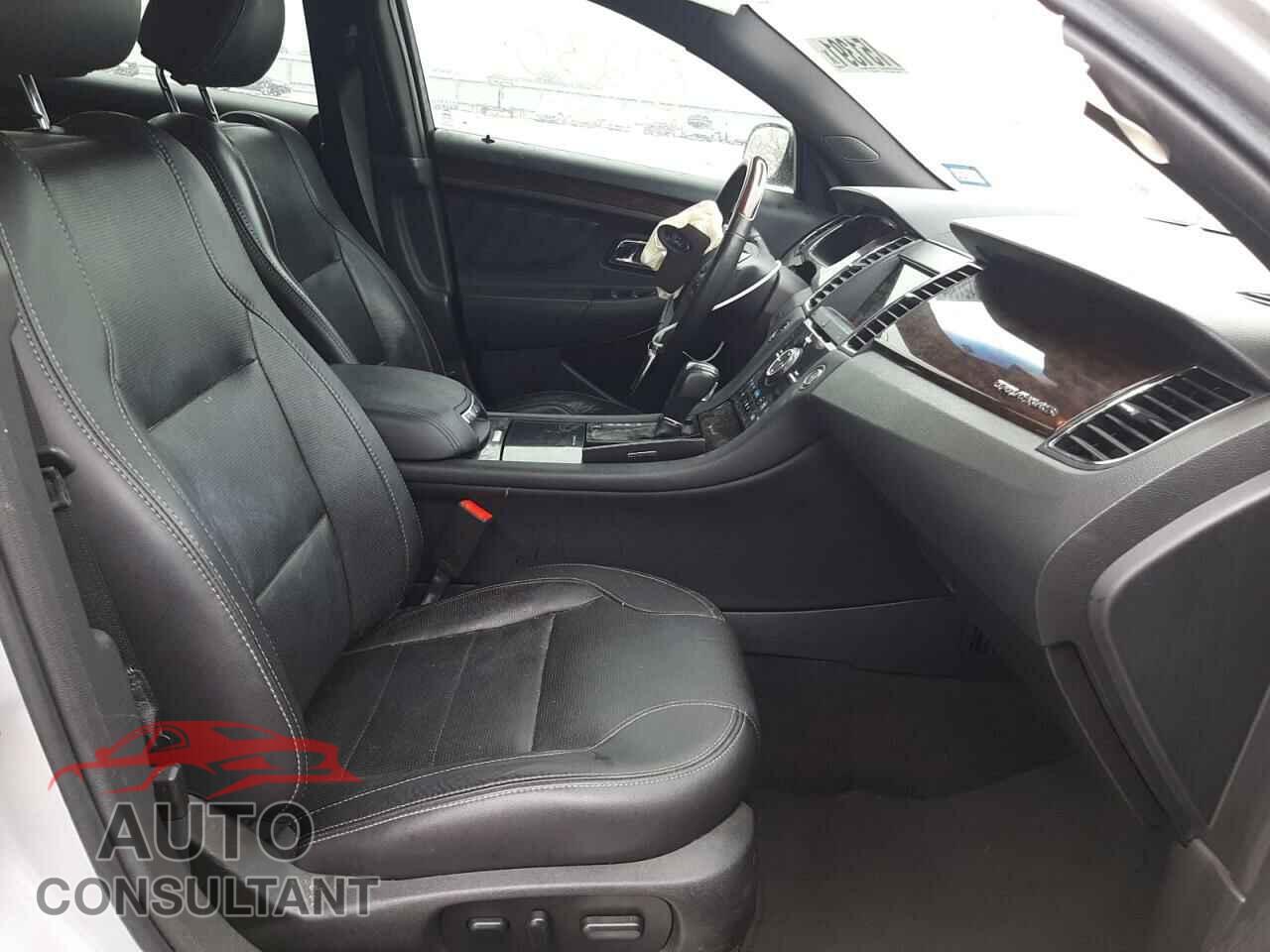 FORD TAURUS 2018 - 1FAHP2F88JG109795