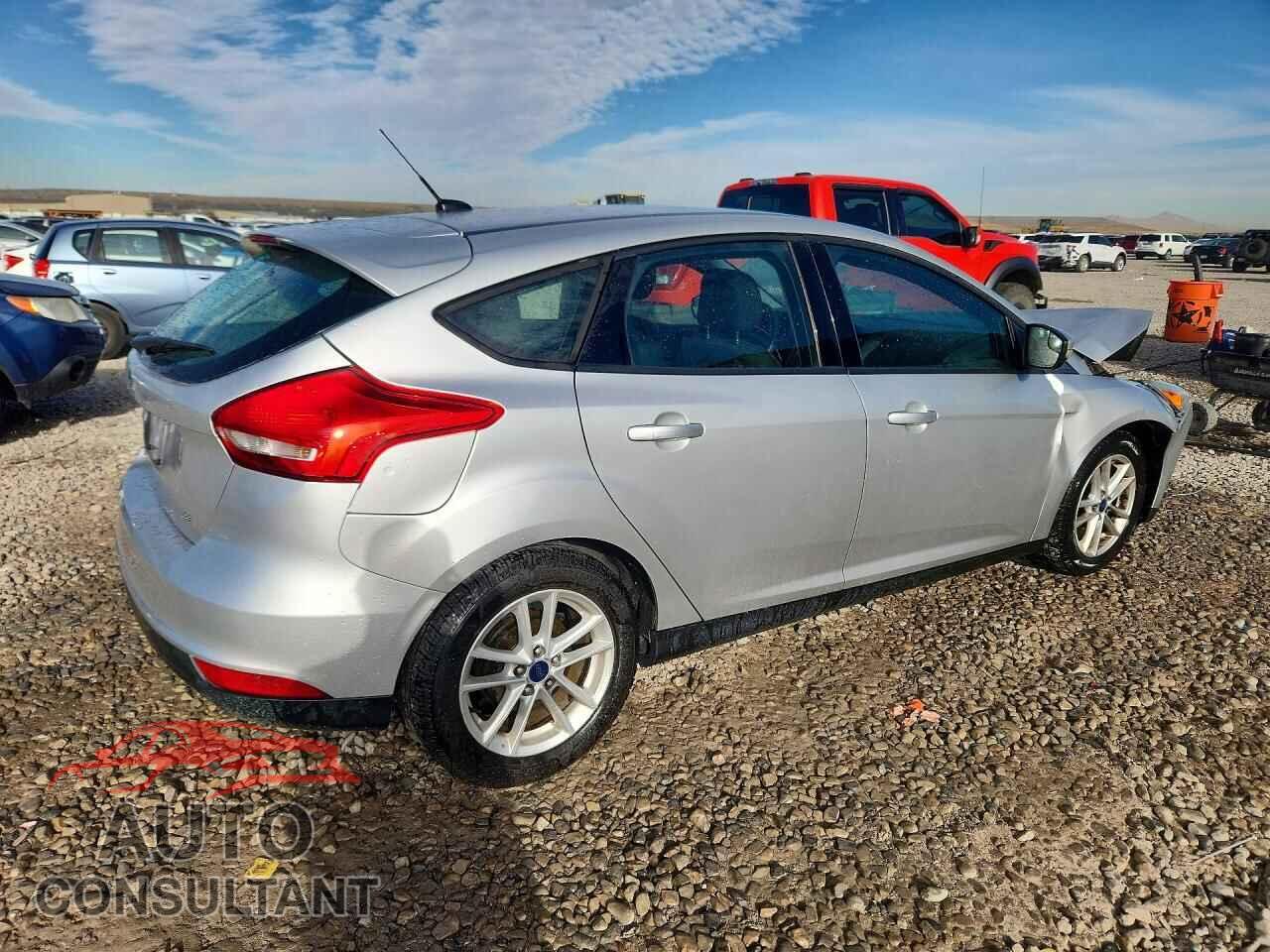FORD FOCUS 2015 - 1FADP3K20FL369256