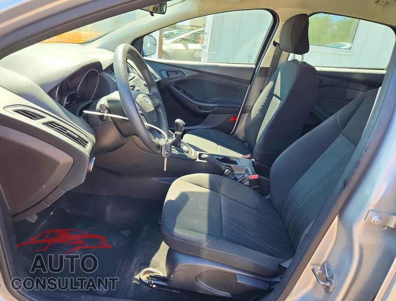 FORD FOCUS 2017 - 1FADP3E20HL307192