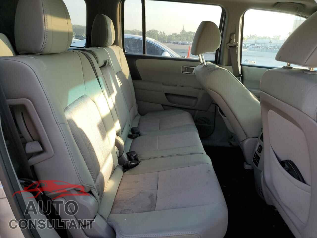 HONDA PILOT 2015 - 5FNYF4H30FB063200