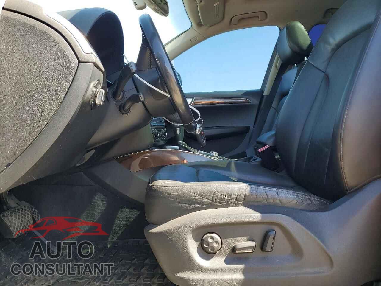 AUDI Q5 2012 - WA1LFAFP9CA015773