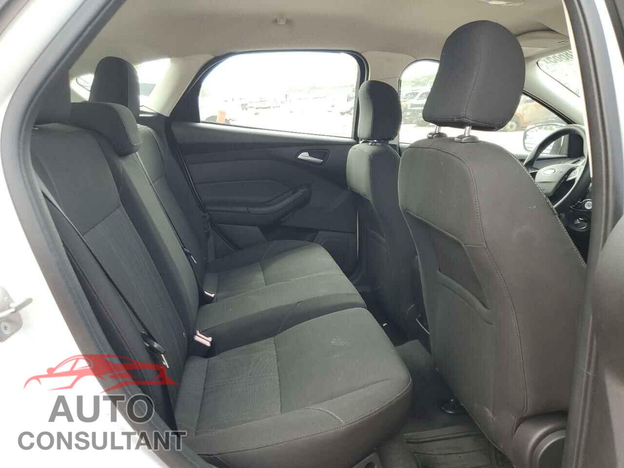 FORD FOCUS 2015 - 1FADP3K27FL282972