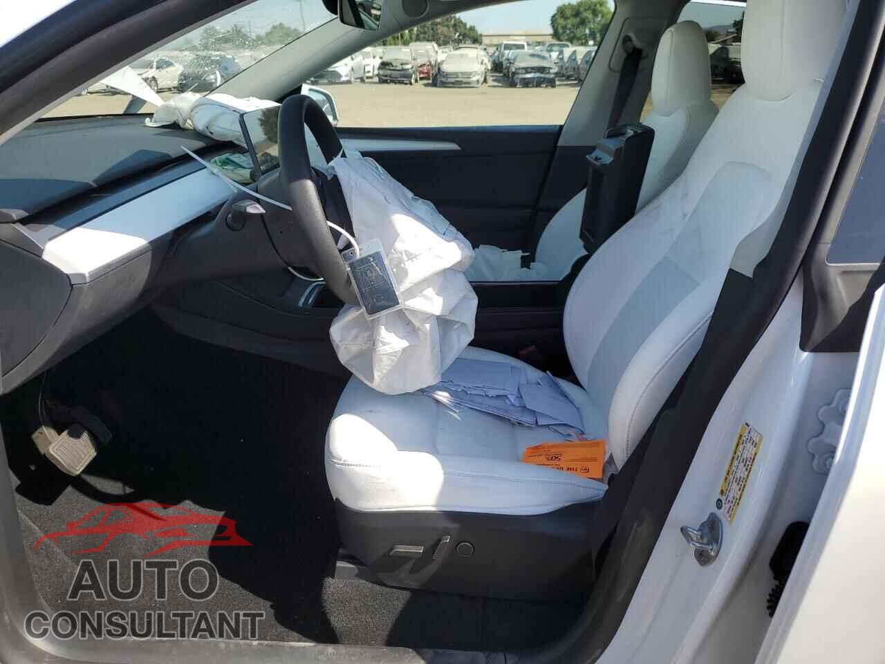 TESLA MODEL Y 2024 - 7SAYGDEE2RF058834