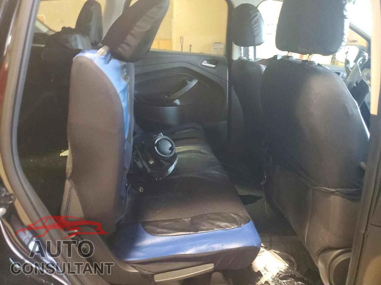 FORD ESCAPE 2017 - 1FMCU9G96HUC52958