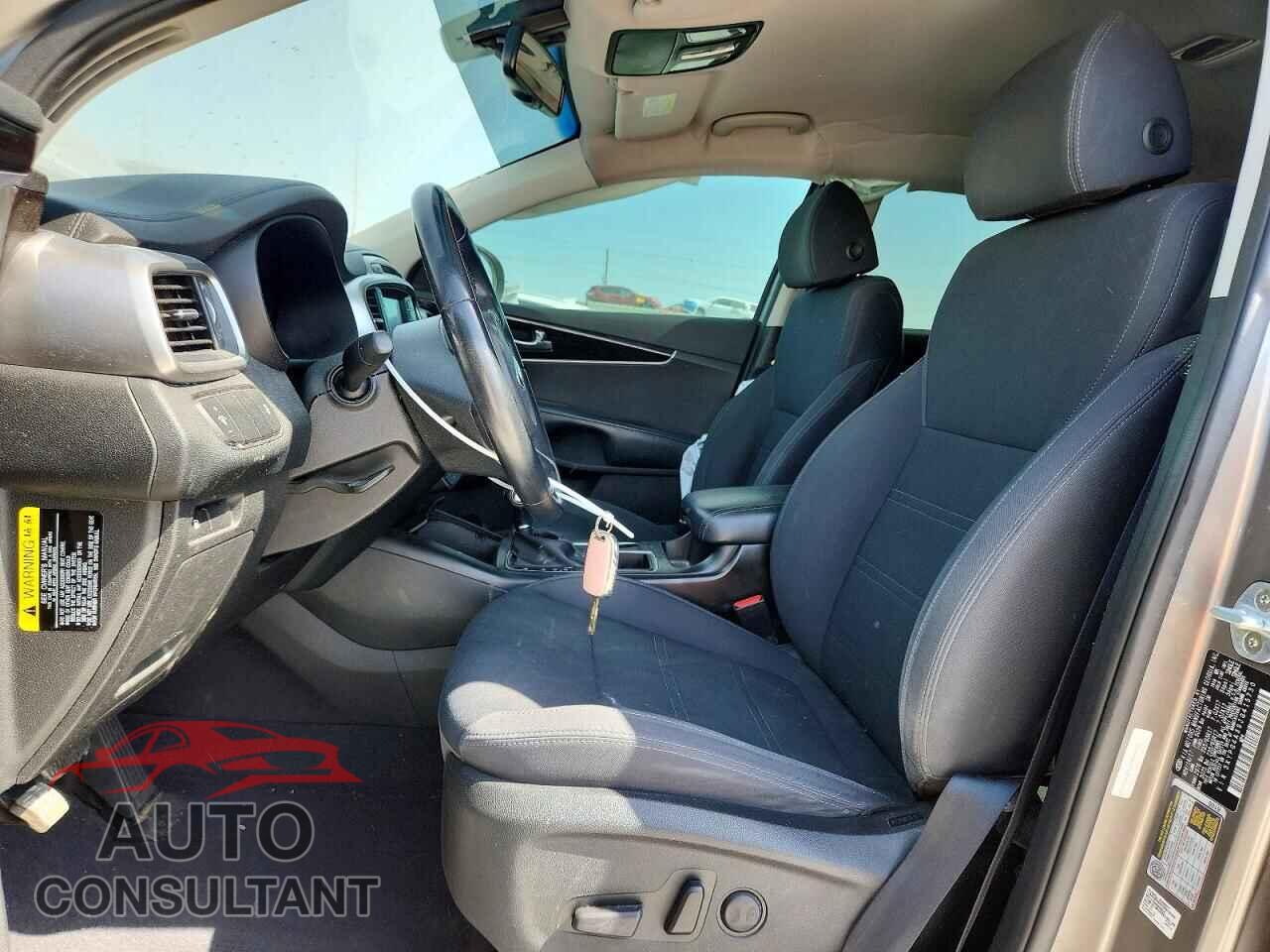KIA SORENTO 2018 - 5XYPG4A39JG415730