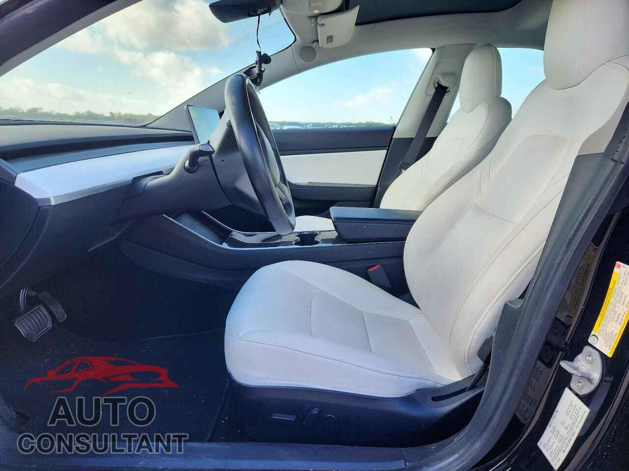 TESLA MODEL 3 2019 - 5YJ3E1EB0KF195617