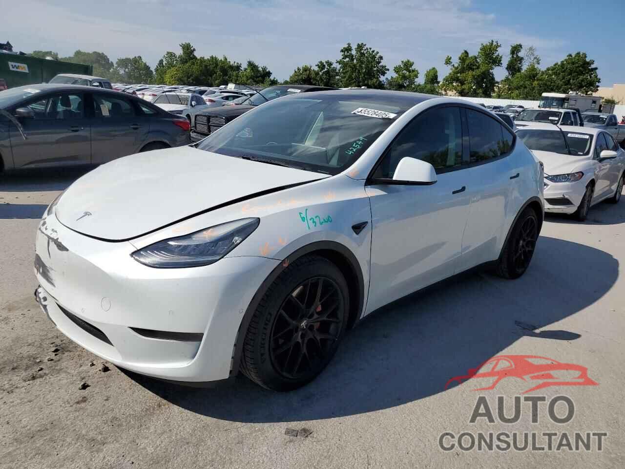 TESLA MODEL Y 2021 - 5YJYGDEF1MF079012