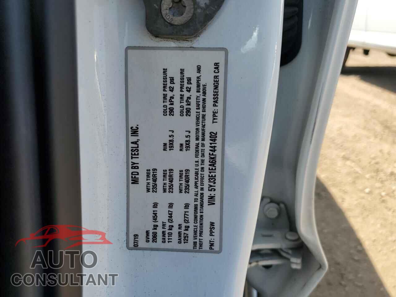 TESLA MODEL 3 2019 - 5YJ3E1EA6KF441402