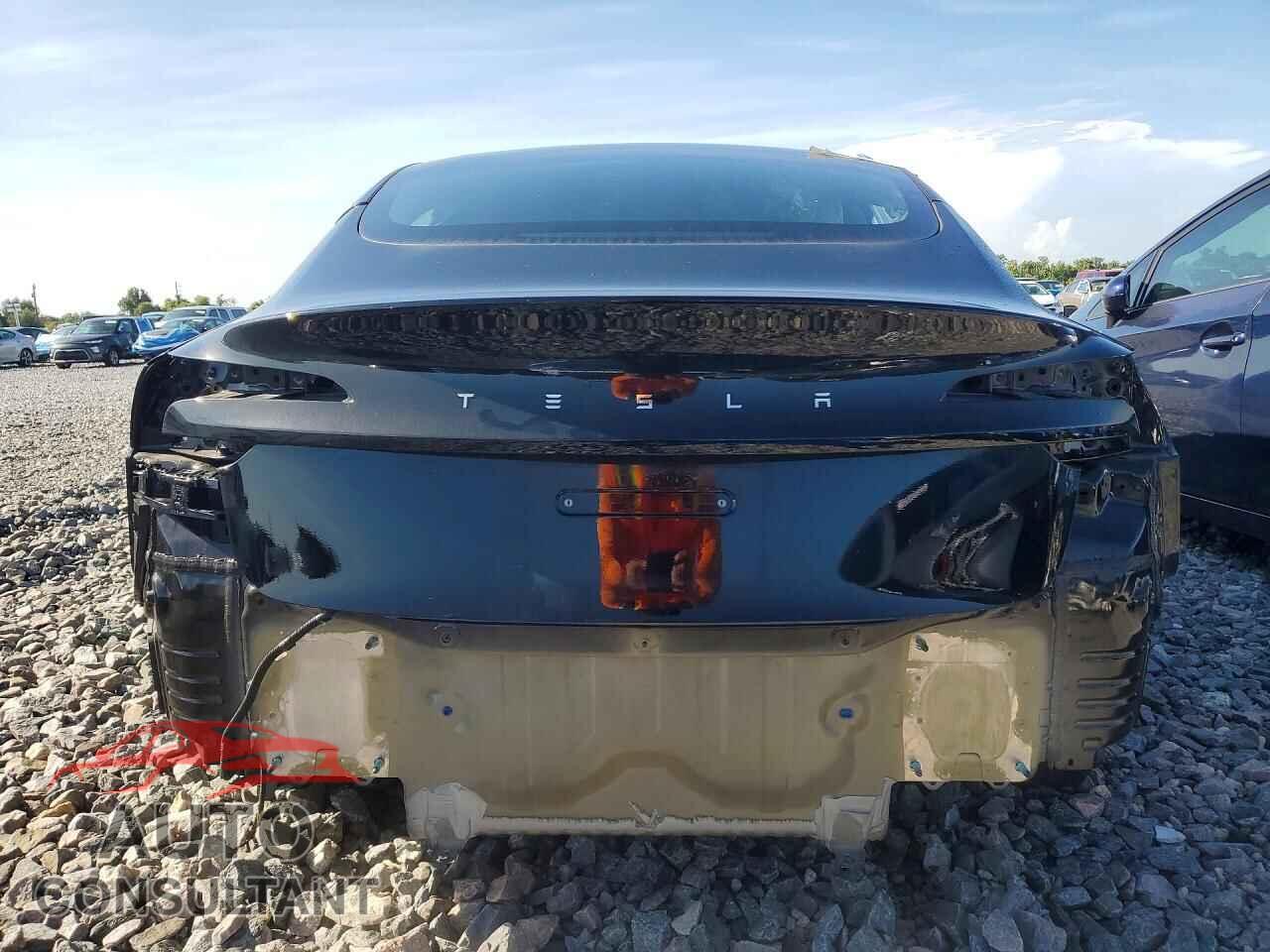 TESLA MODEL 3 2024 - 5YJ3E1EA8RF868848