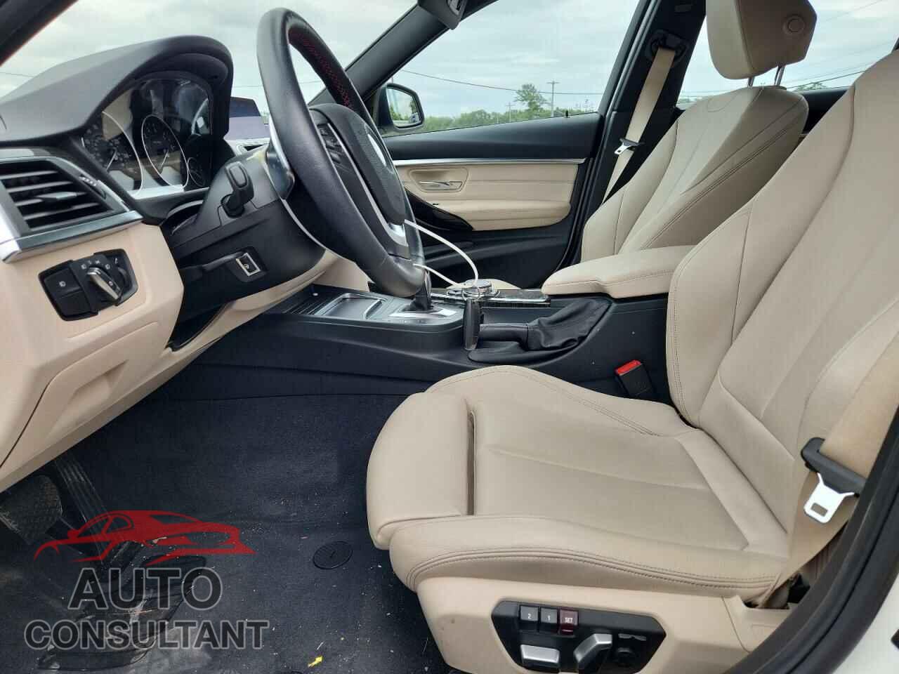 BMW 3 SERIES 2016 - WBA8E3G57GNU38693