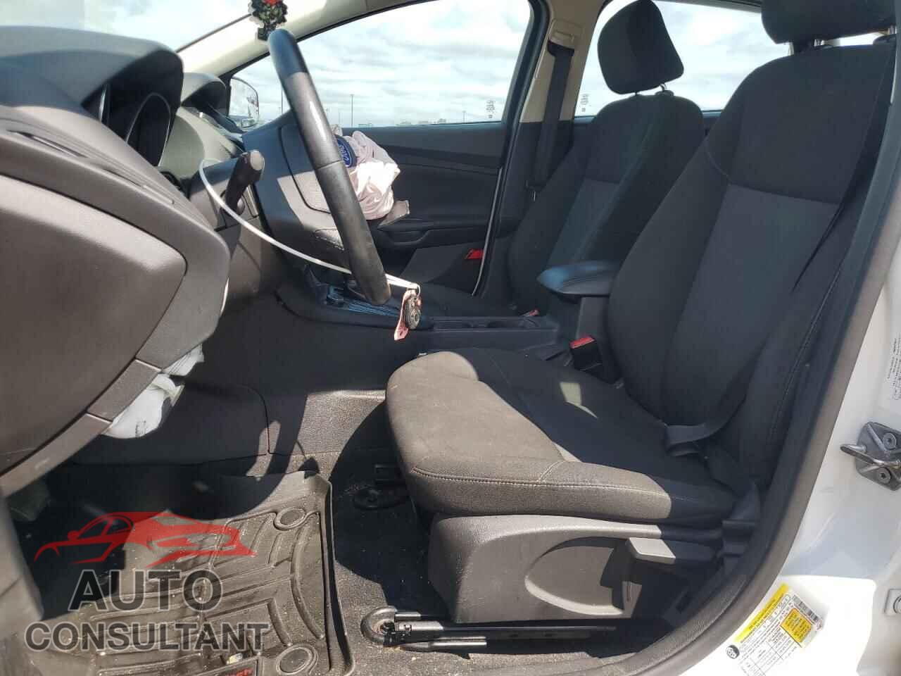 FORD FOCUS 2015 - 1FADP3K28FL265582