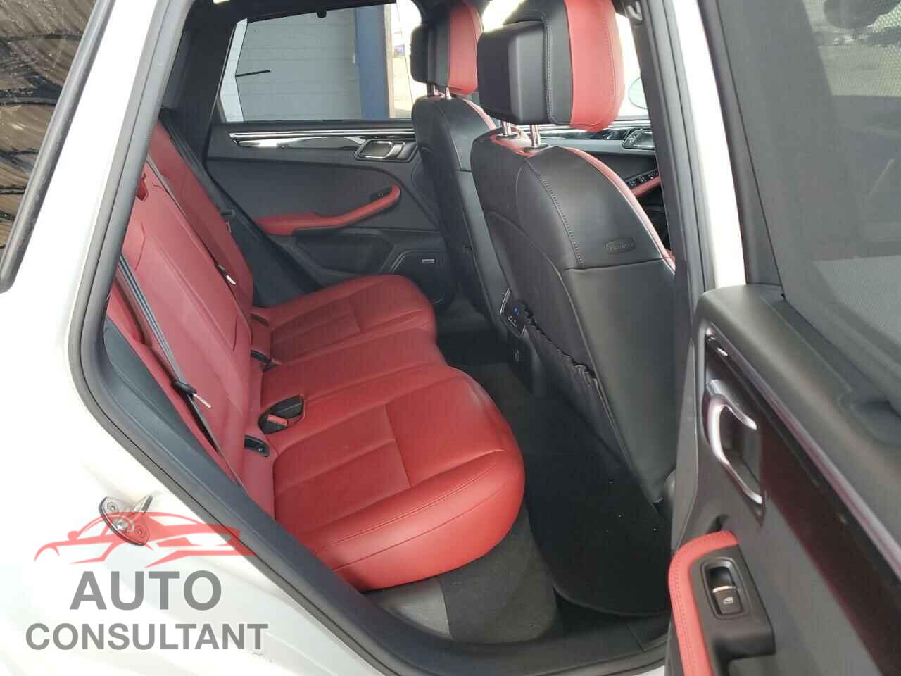 PORSCHE MACAN 2018 - WP1AA2A52JLB14975