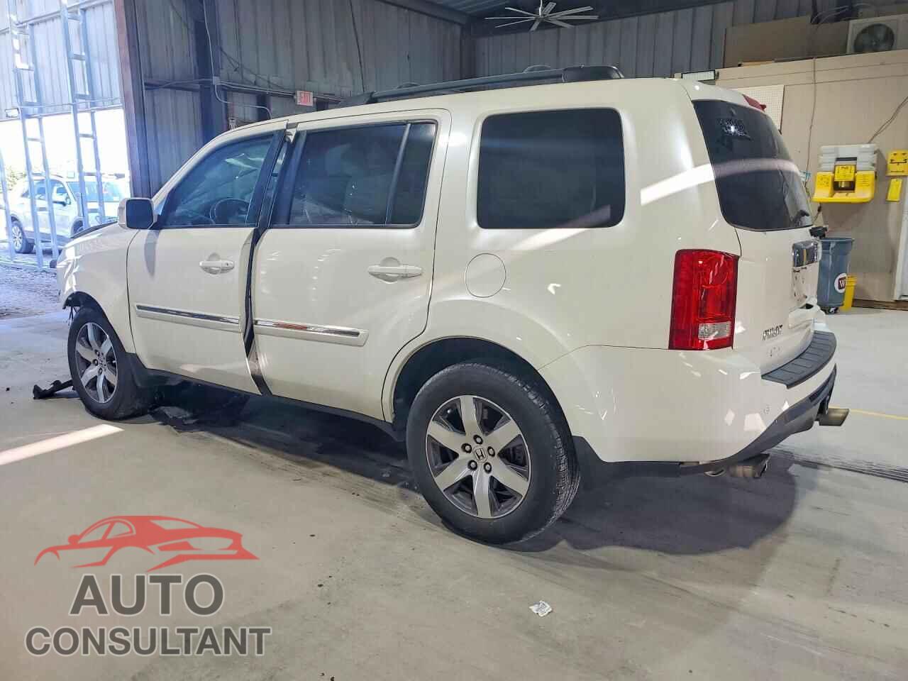 HONDA PILOT 2015 - 5FNYF4H92FB005884