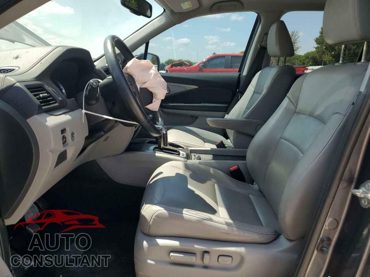 HONDA PILOT 2017 - 5FNYF5H50HB005680