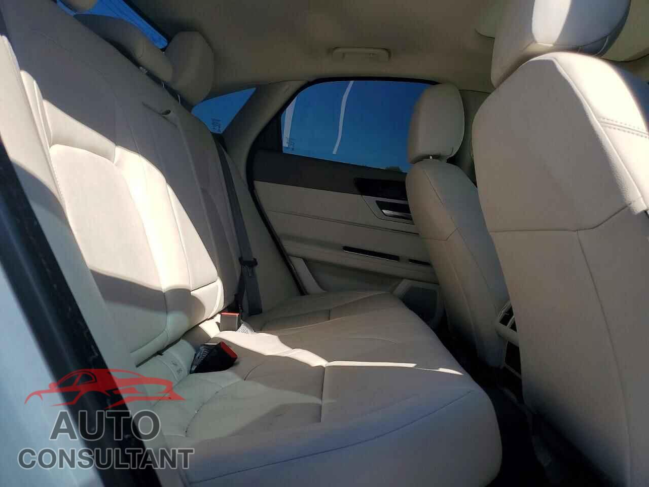 JAGUAR XF 2017 - SAJBD4BV6HCY45184