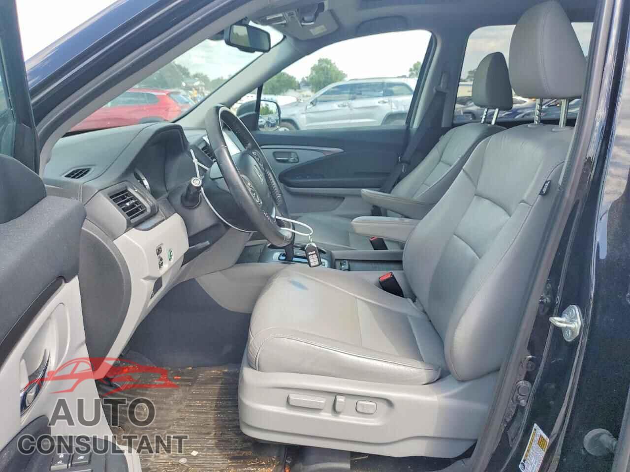HONDA PILOT 2017 - 5FNYF6H61HB070083