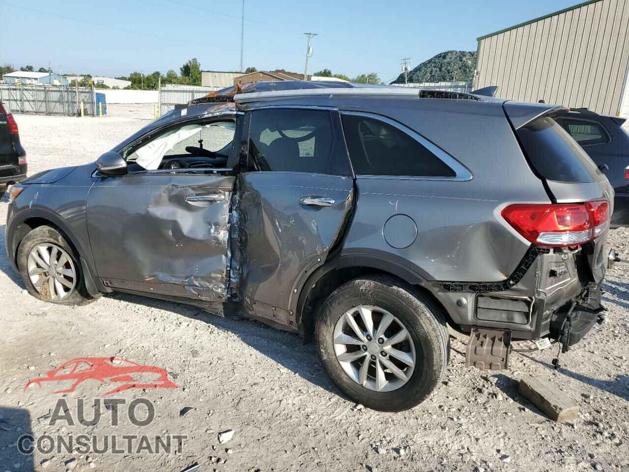 KIA SORENTO 2017 - 5XYPG4A35HG256070