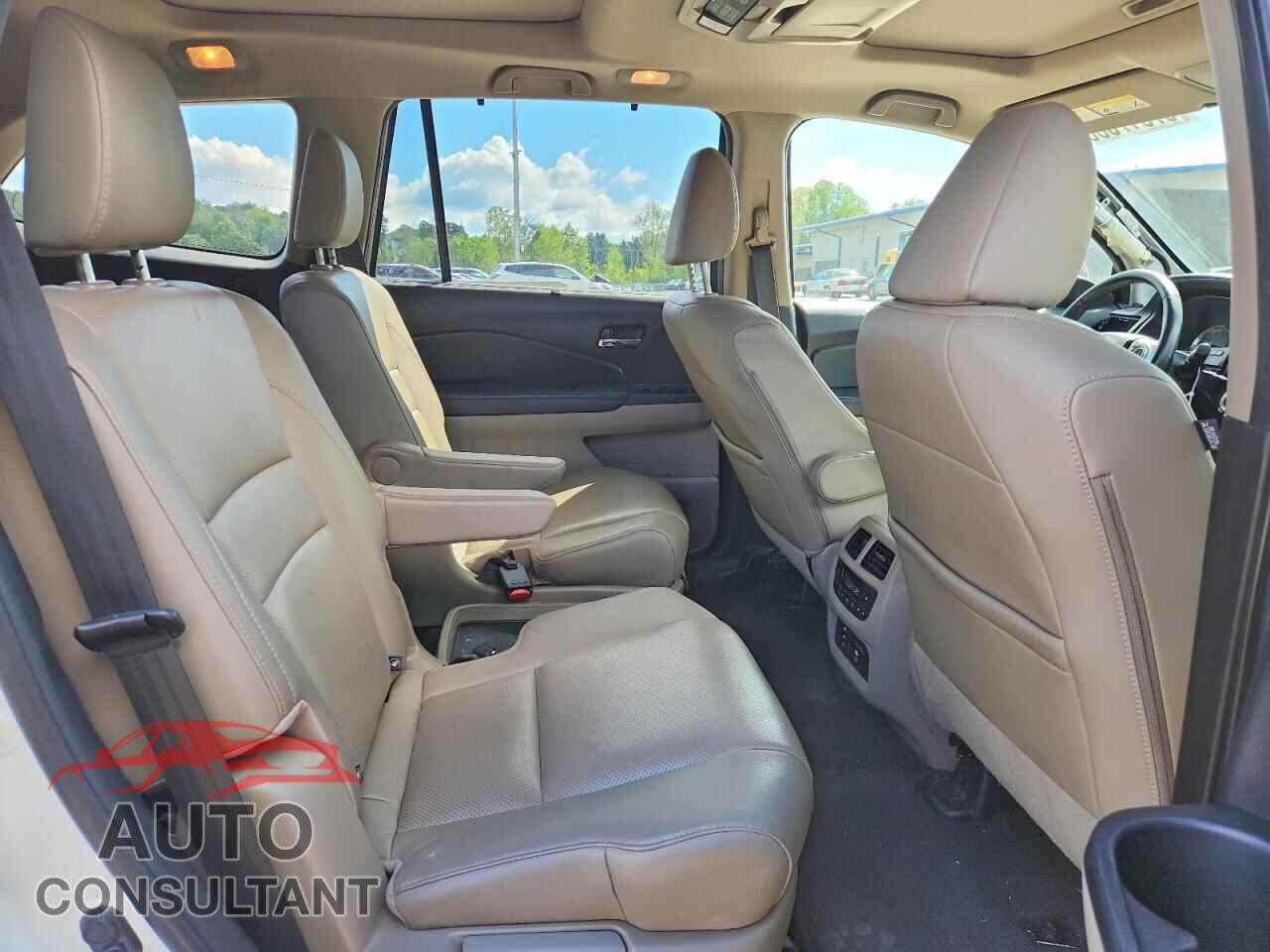 HONDA PILOT 2017 - 5FNYF6H00HB084231