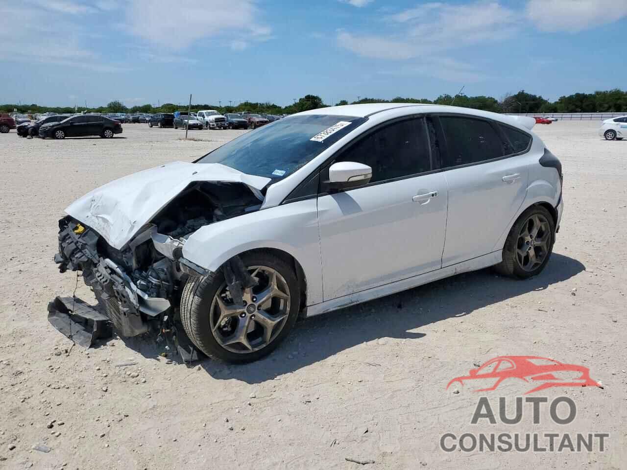 FORD FOCUS 2018 - 1FADP3L99JL329570