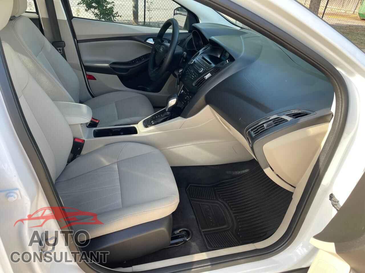 FORD FOCUS 2017 - 1FADP3F25HL276679