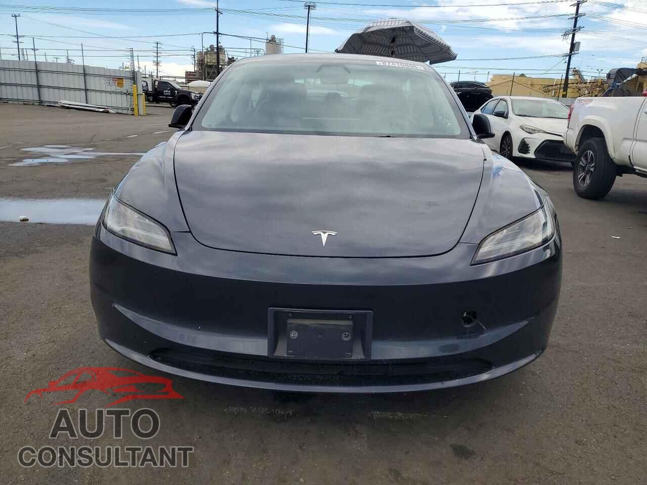 TESLA MODEL 3 2024 - 5YJ3E1EA3RF744843