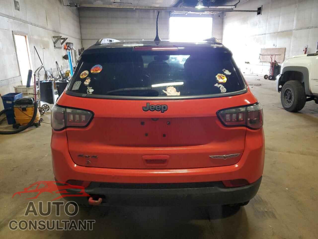 JEEP COMPASS 2018 - 3C4NJDDB5JT130382