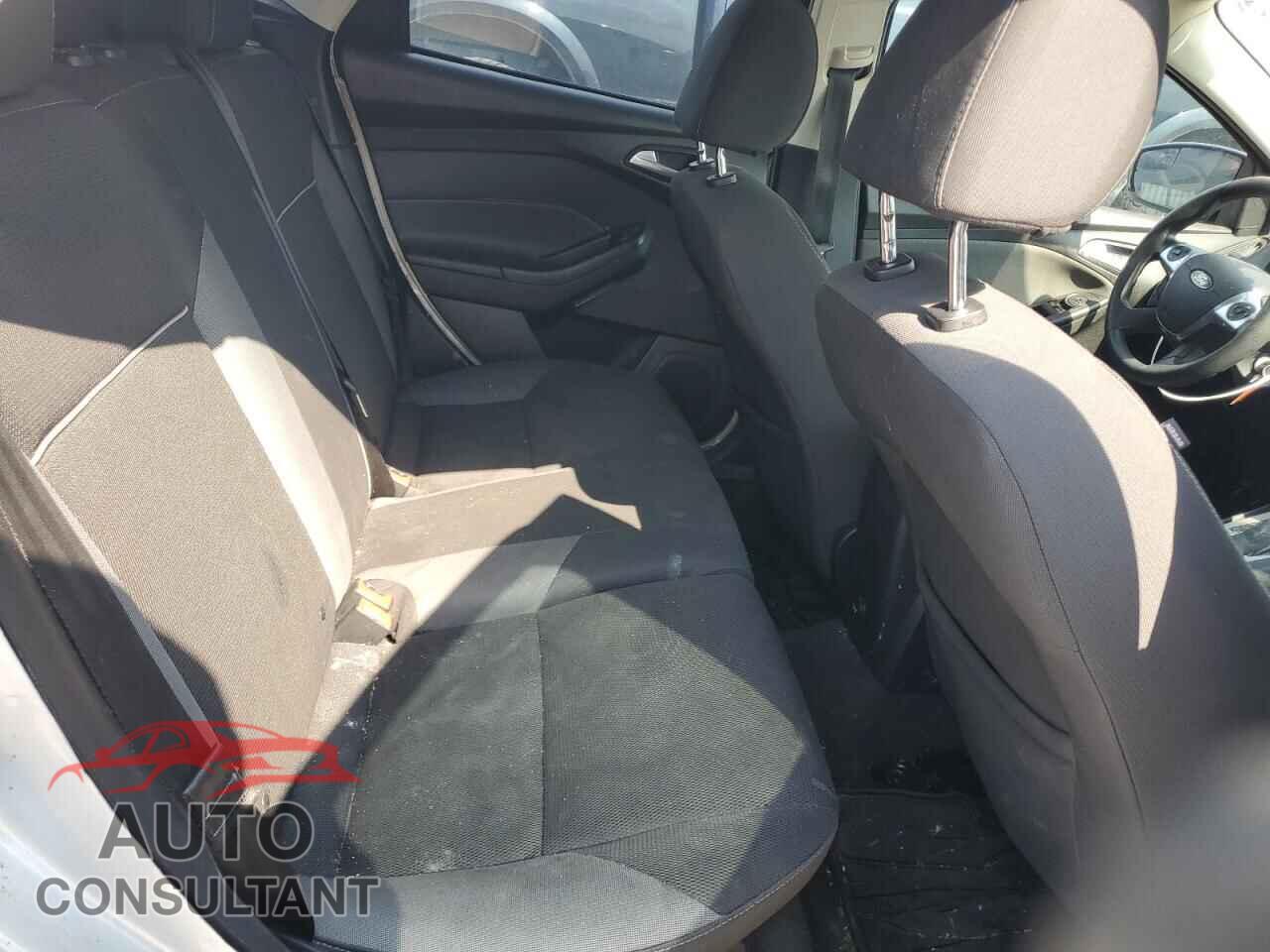 FORD FOCUS 2014 - 1FADP3K26EL399005