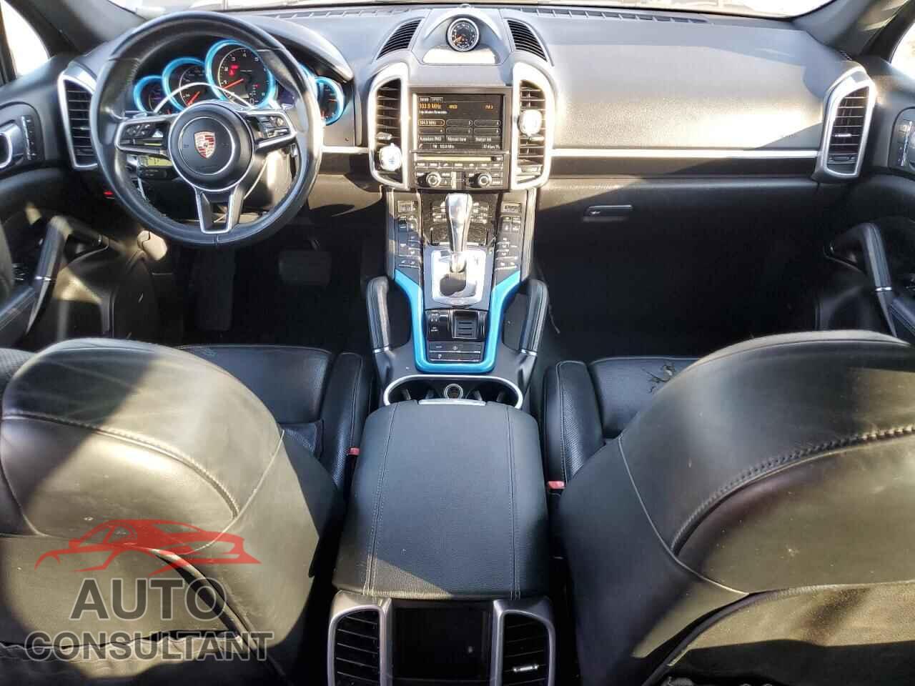 PORSCHE CAYENNE 2016 - WP1AA2A29GLA02916