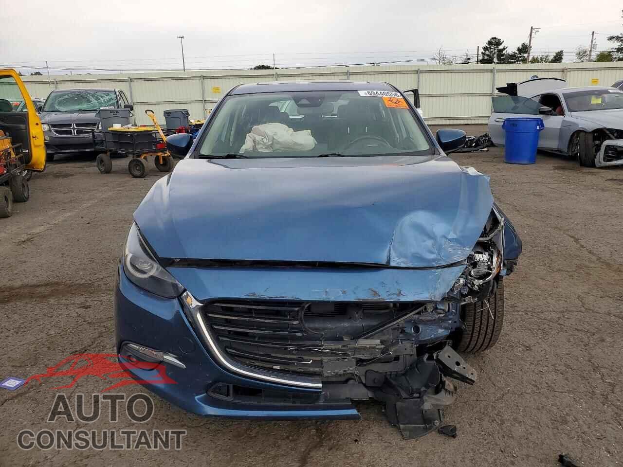 MAZDA 3 2018 - 3MZBN1M30JM265324
