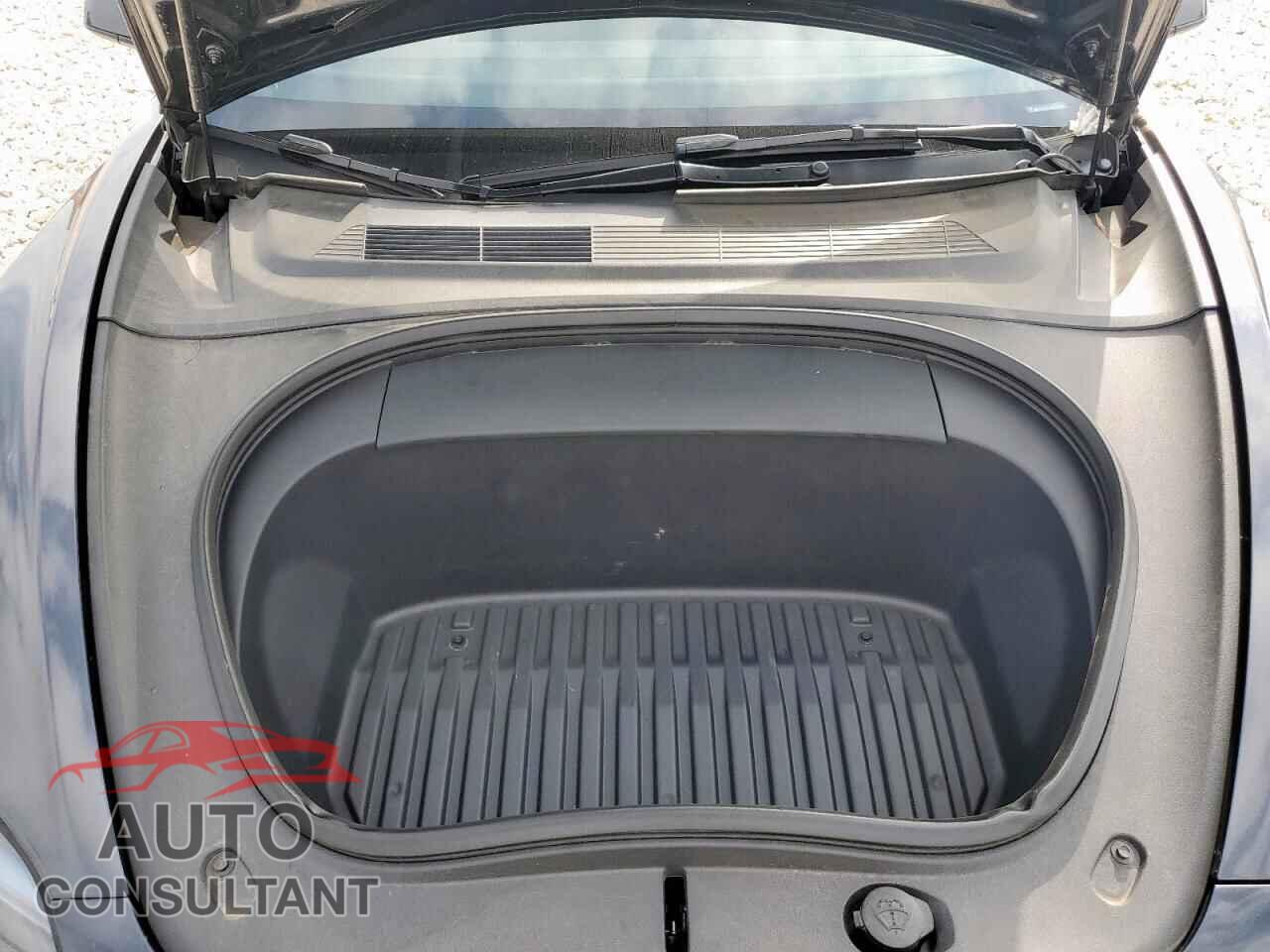 TESLA MODEL 3 2024 - 5YJ3E1EA0RF727658