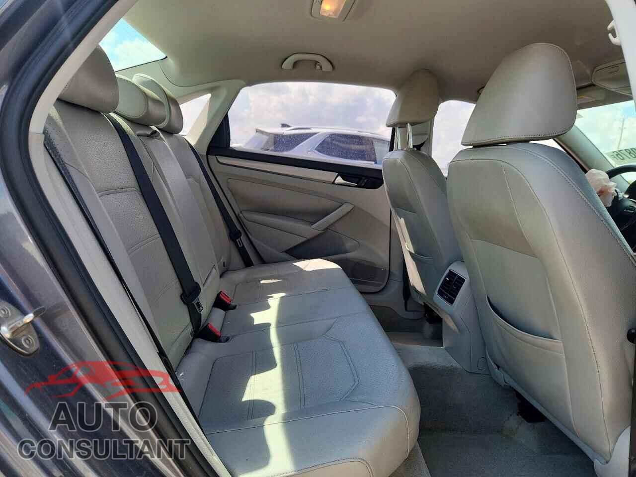 VOLKSWAGEN PASSAT 2015 - 1VWBS7A39FC019851