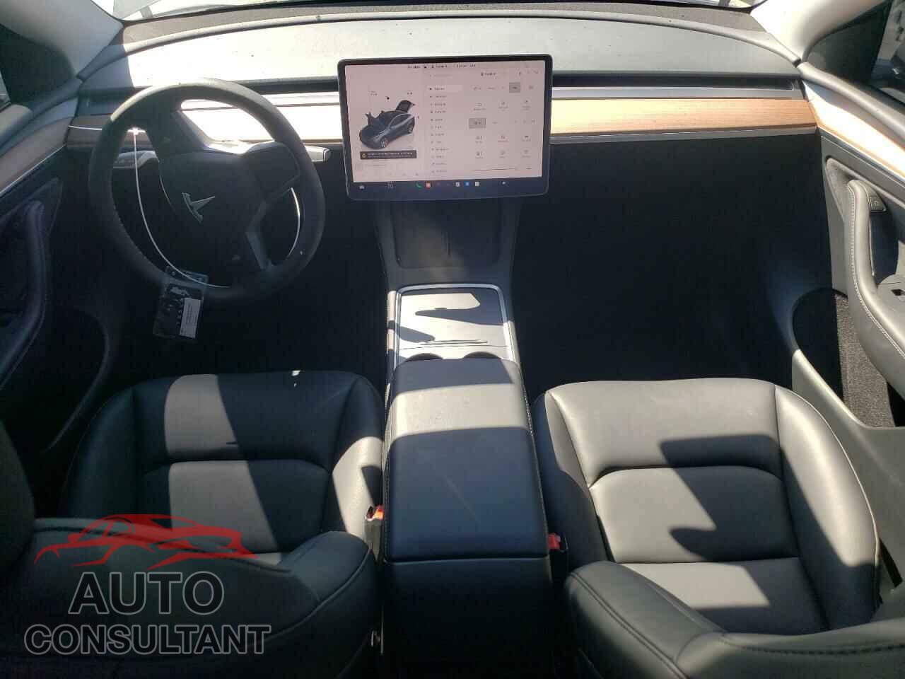 TESLA MODEL Y 2024 - 7SAYGAEE2RF991177
