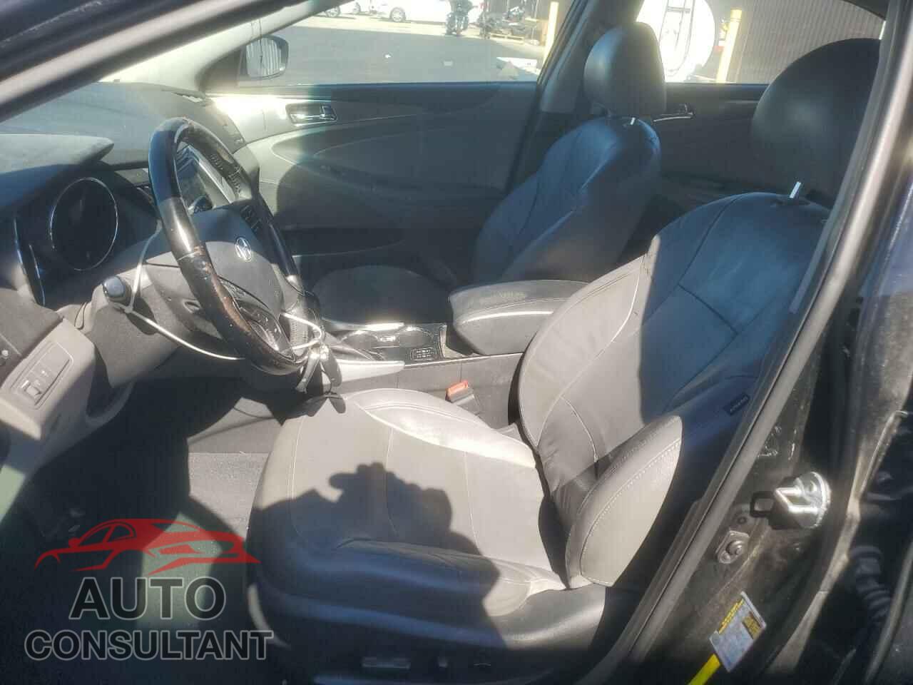 HYUNDAI SONATA 2013 - KMHEC4A47DA097263