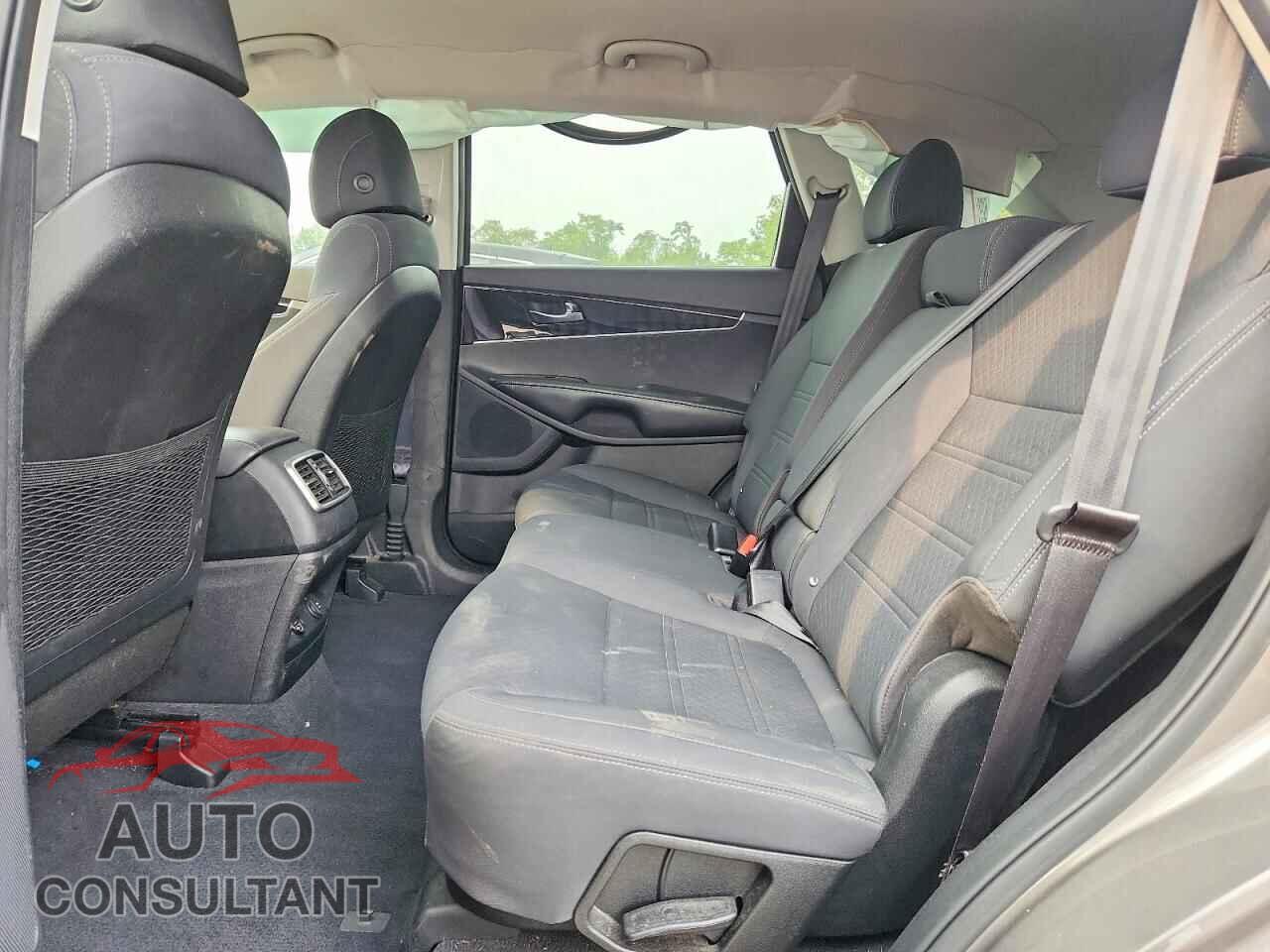 KIA SORENTO 2017 - 5XYPG4A39HG298273