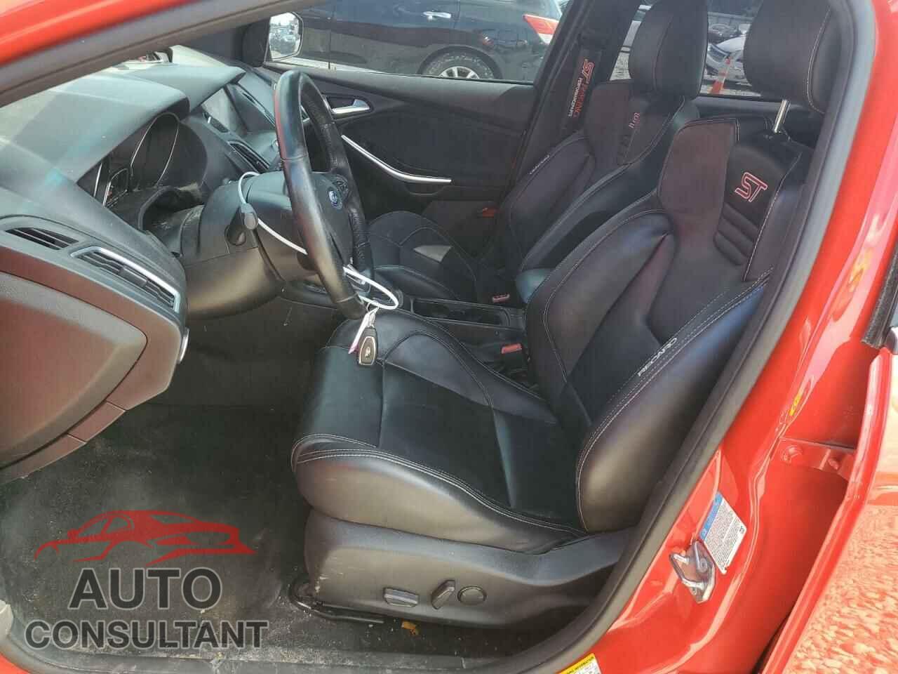 FORD FOCUS 2015 - 1FADP3L94FL260875
