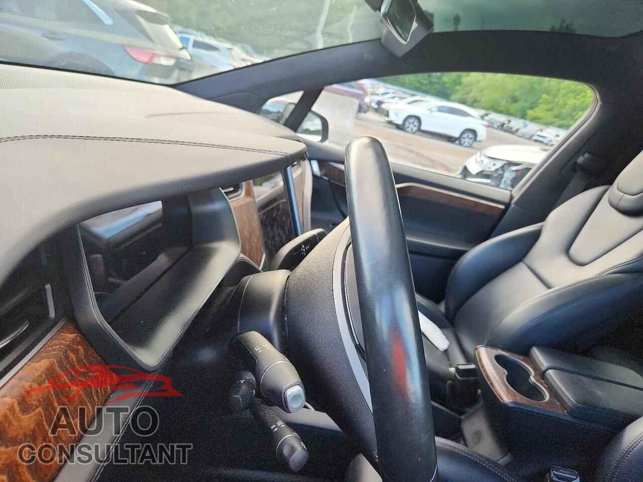 TESLA MODEL X 2019 - 5YJXCAE2XKF181439